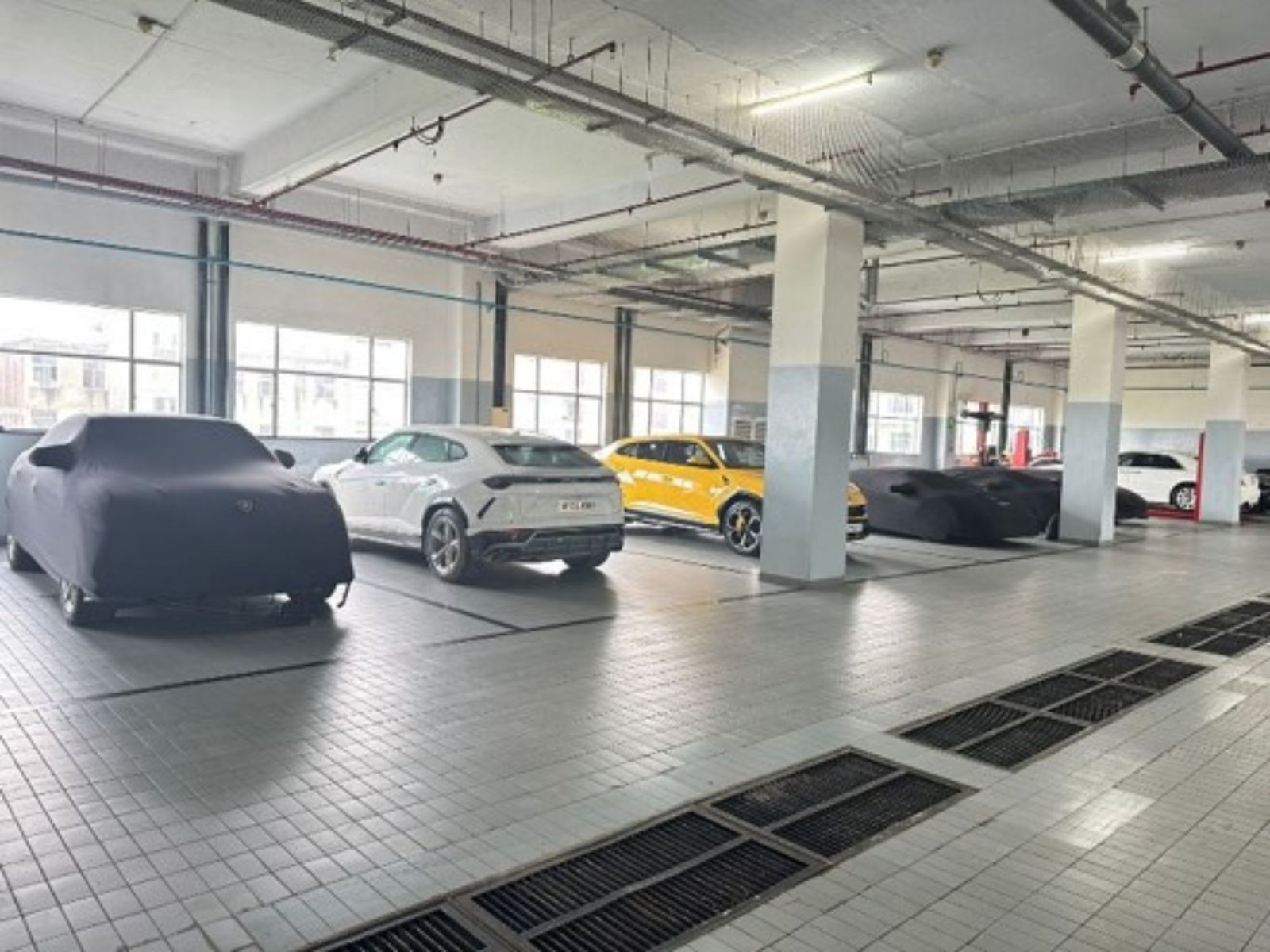Lamborghini New Delhi Store Image (6)
