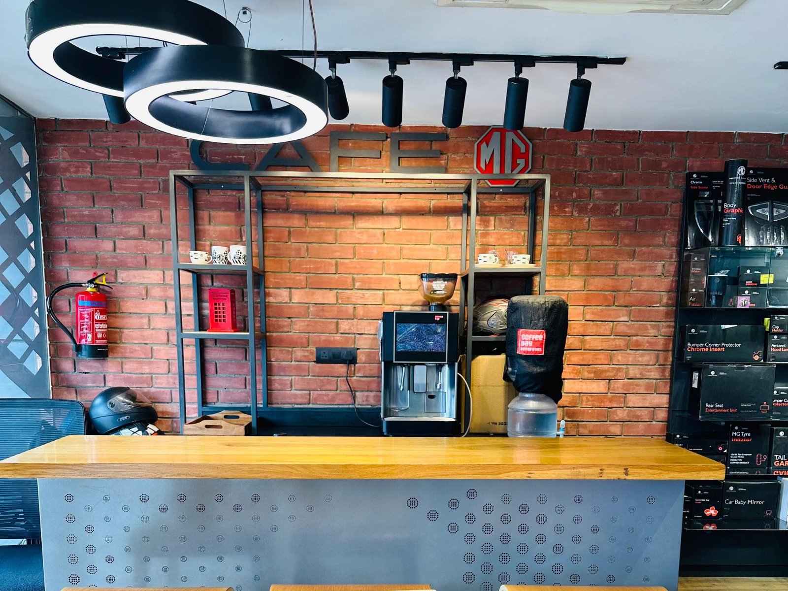 Morris Garages Delhi Prashant Vihar Store Image (12)