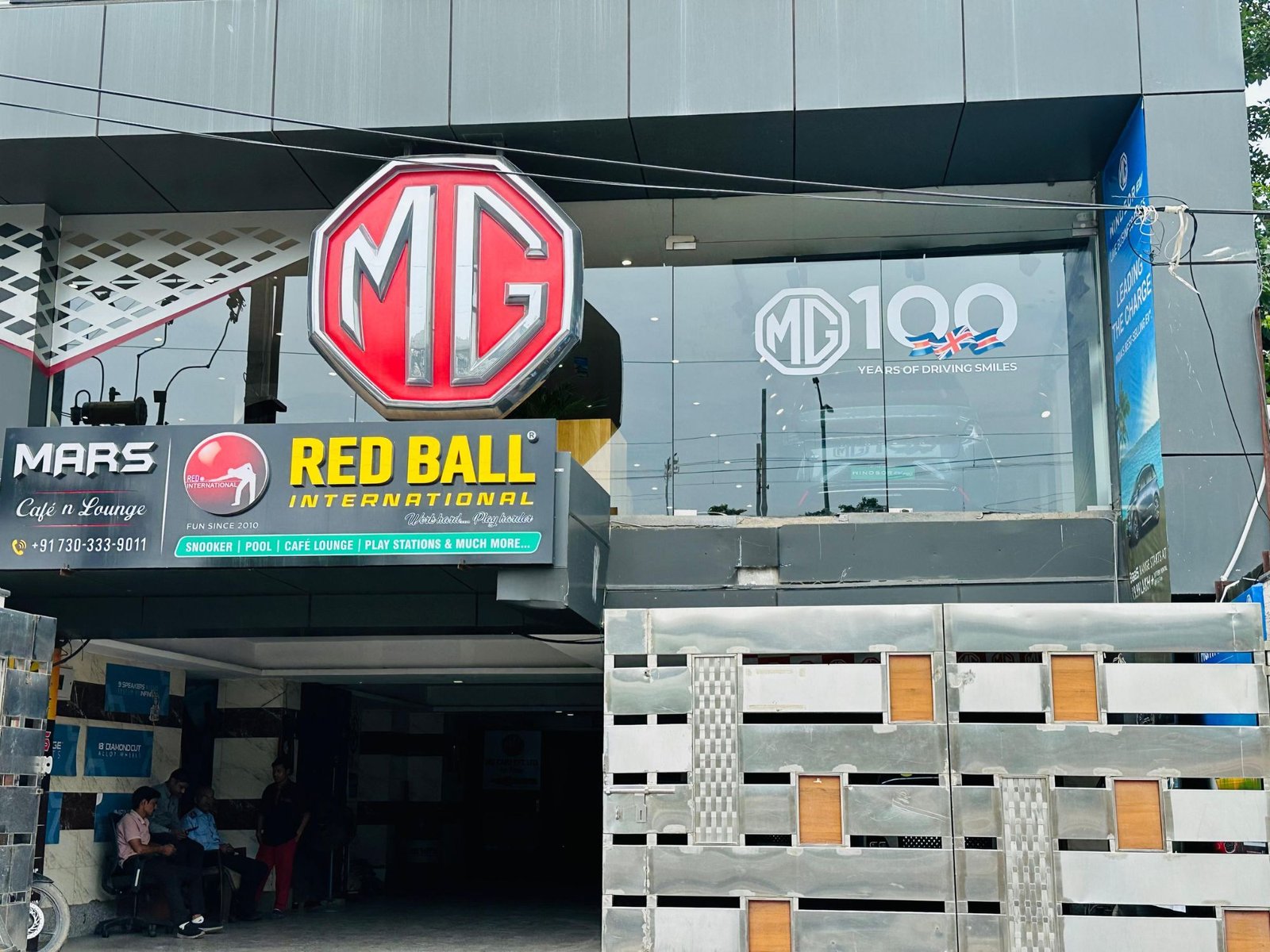 Morris Garages Delhi Prashant Vihar Store Image 15