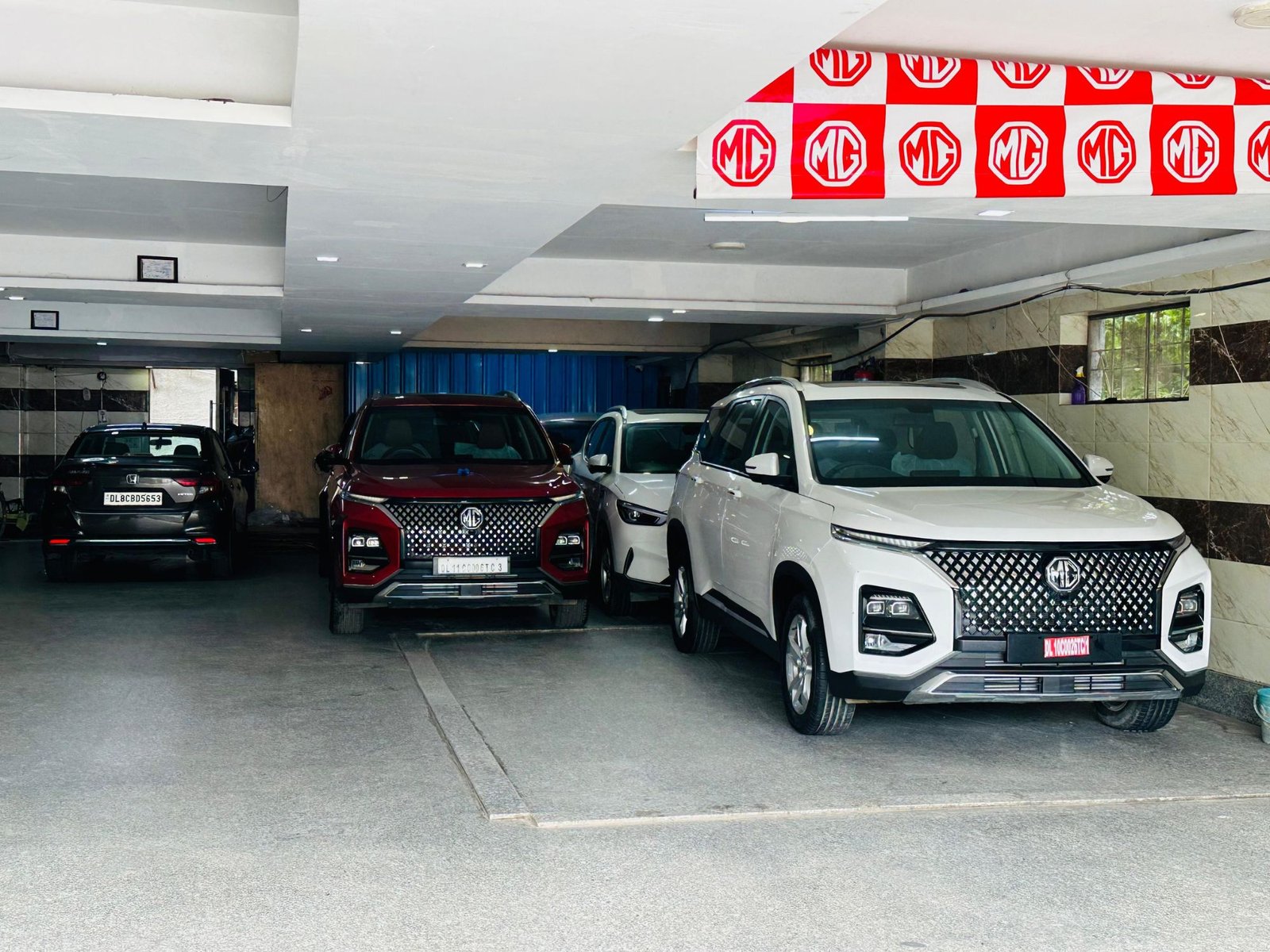 Morris Garages Delhi Prashant Vihar Store Image (9)